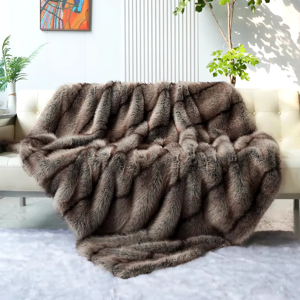 High-End Faux Fur Blanket - Elegant Plaid Design for Beds and Sofas, Ideal for Home Decoration and Comfort